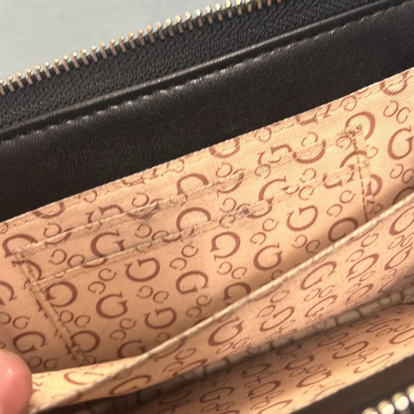 🤩 3 FOR $25 🤩 Guess Wallet - Picture 4 of 4
